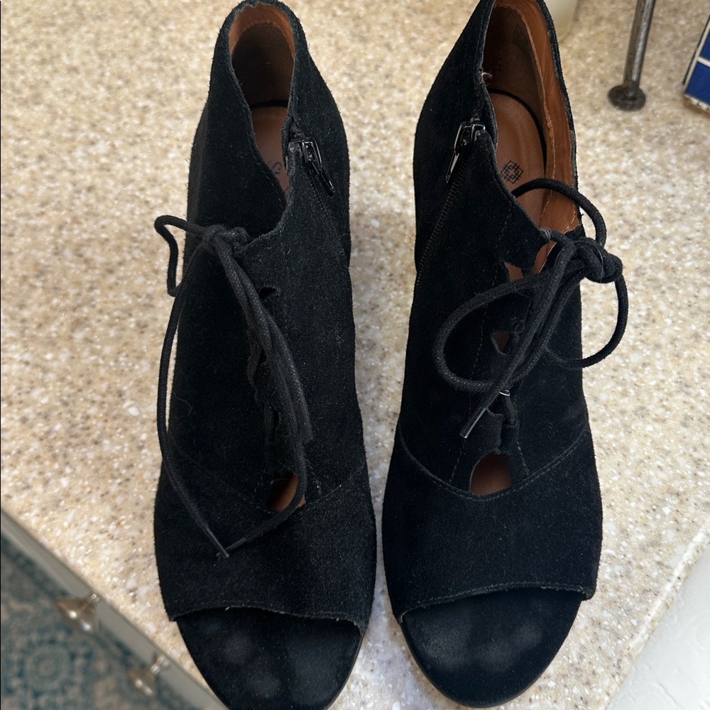 Cute boot ankle open toed shoe with heel